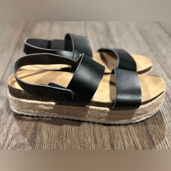 C Comfort Black Platform‎ Sandals Sz 9, GUC - Picture 1 of 6